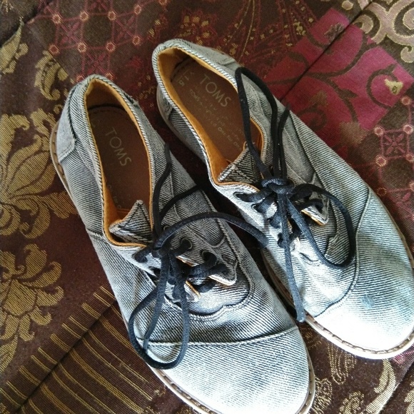 Toms - Picture 2 of 4